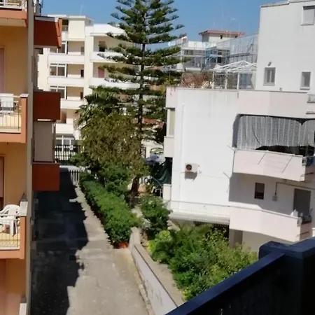 Lejlighedshotel Trilocale Estate Al Mare 3*