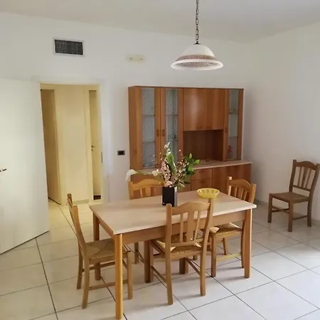 Hotel apartamentowy Trilocale Estate Al Mare