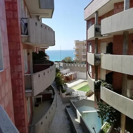 Апарт-готель Trilocale Estate Al Mare